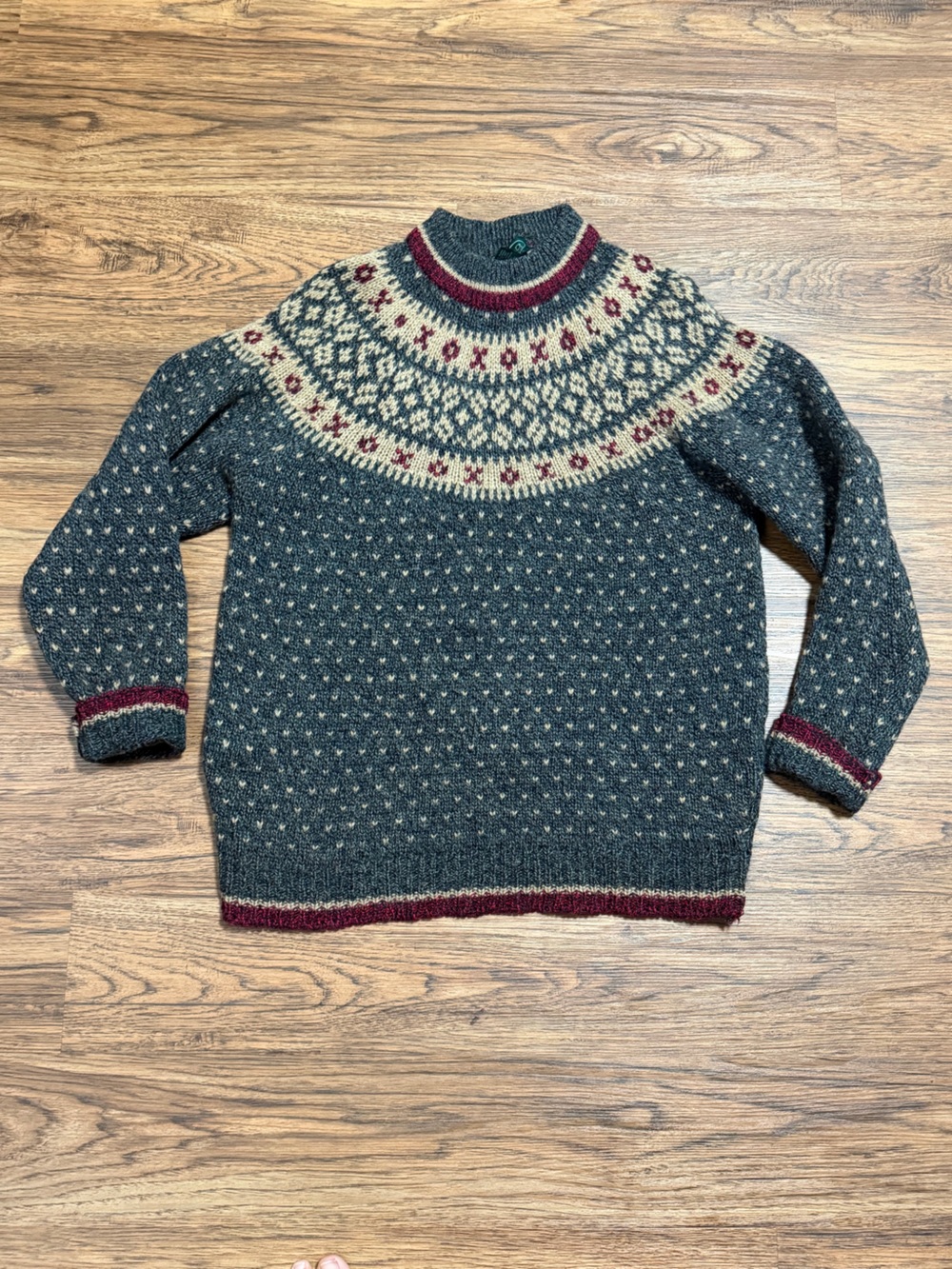 IZOD 100% wool Dark Gray Fair Isle Turtleneck Sweater with Cream and Burgundy